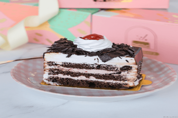 BLACK FOREST PASTRY (100g)
